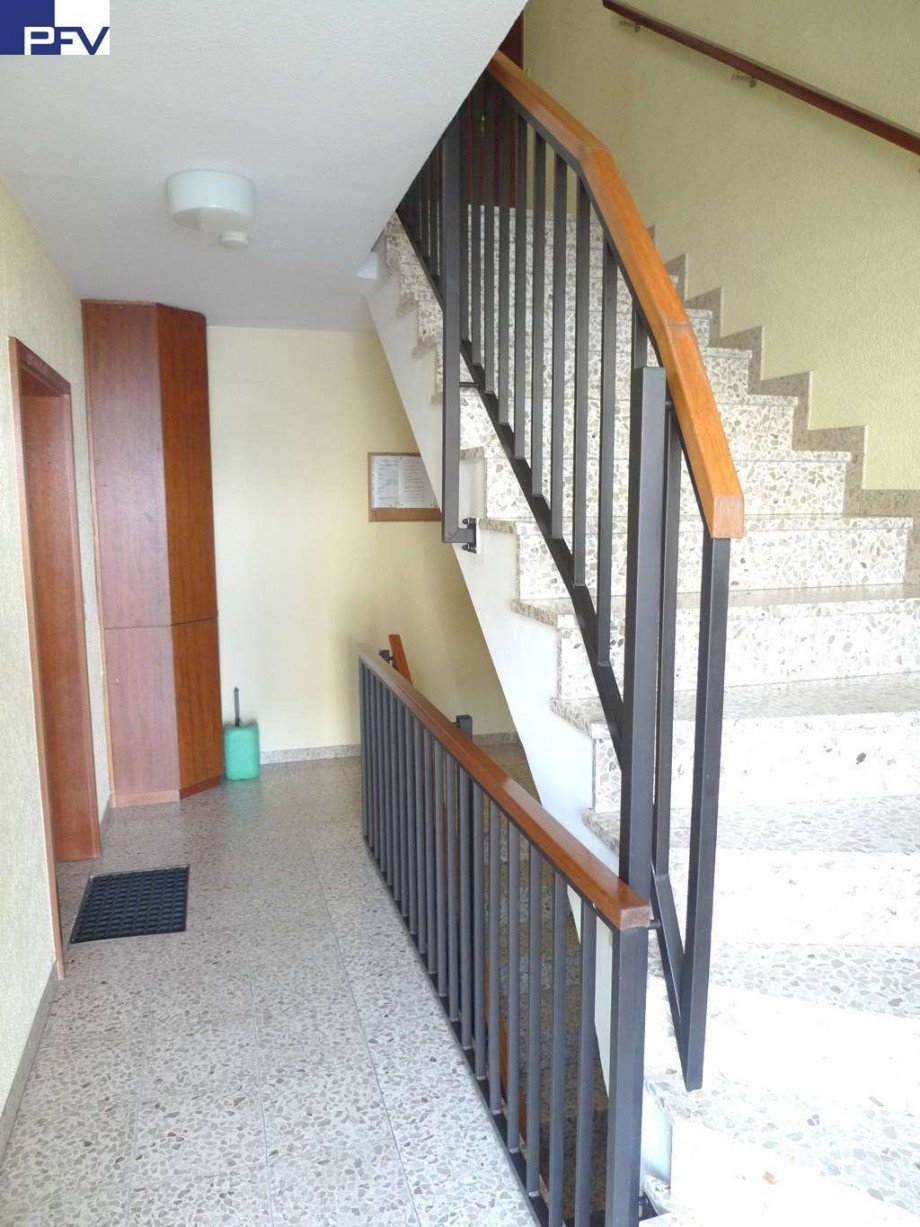 Gepflegtes Treppenhaus Dachgeschosswohnung Wendelstein