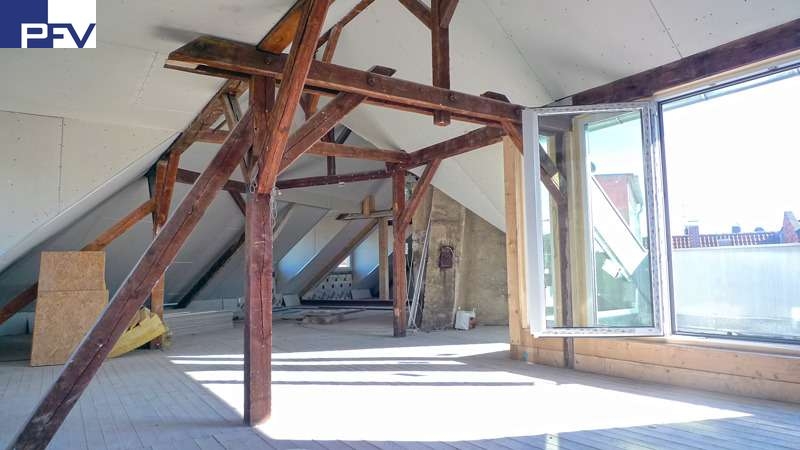 Hell und lichtdurchflutet Dachgeschosswohnung N�rnberg / St. Peter