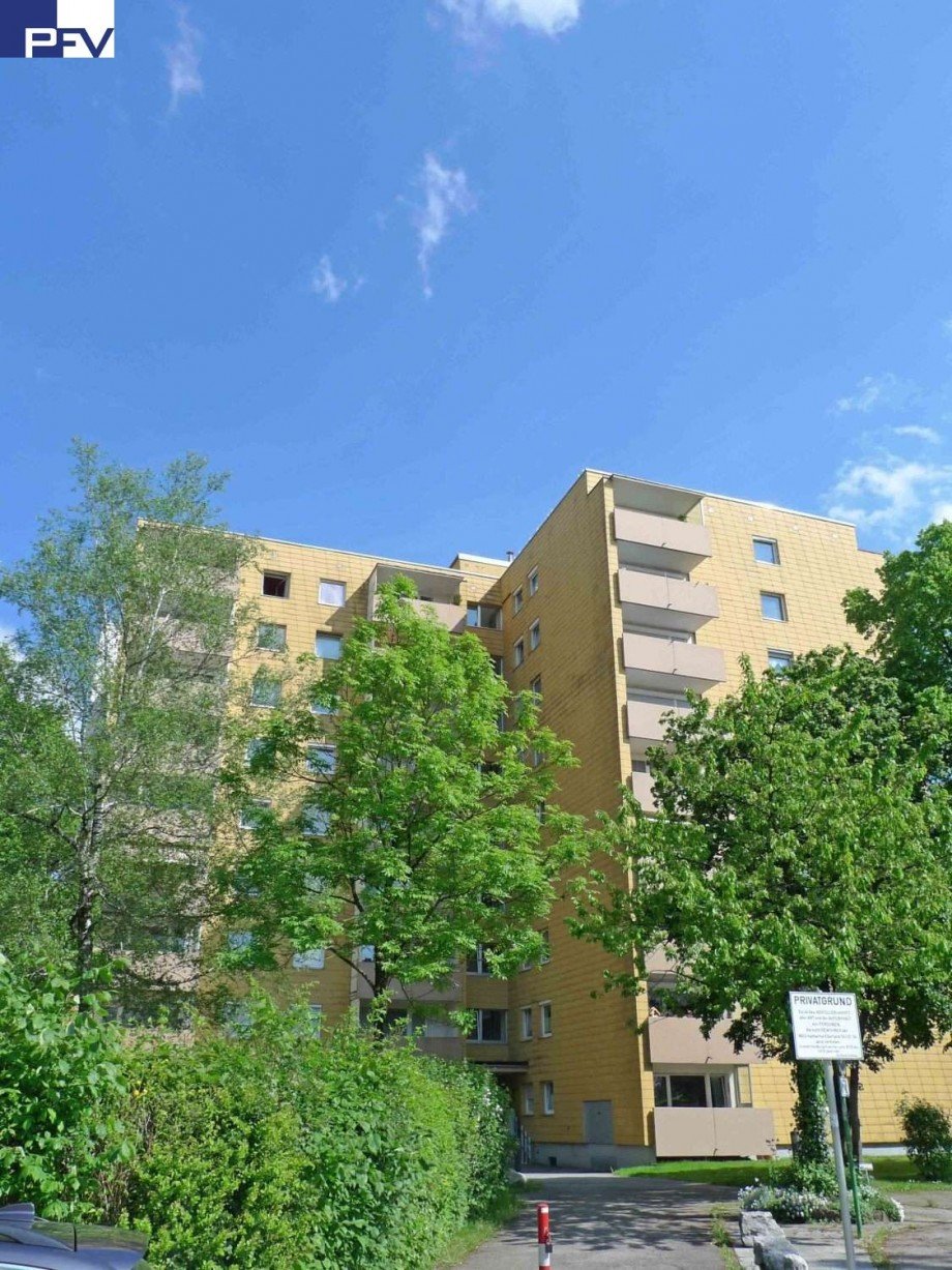 Anwesen Eingangsbereich Etagenwohnung Haar