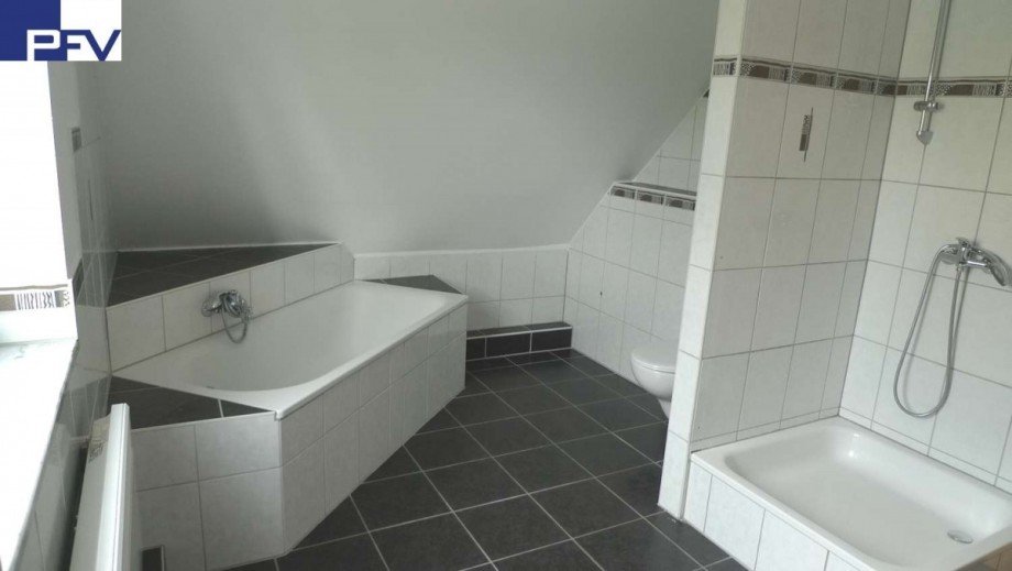 Bad m. Du/Wanne/2 Waschbecken Doppelhaush�lfte Weisendorf-Retzelsdorf