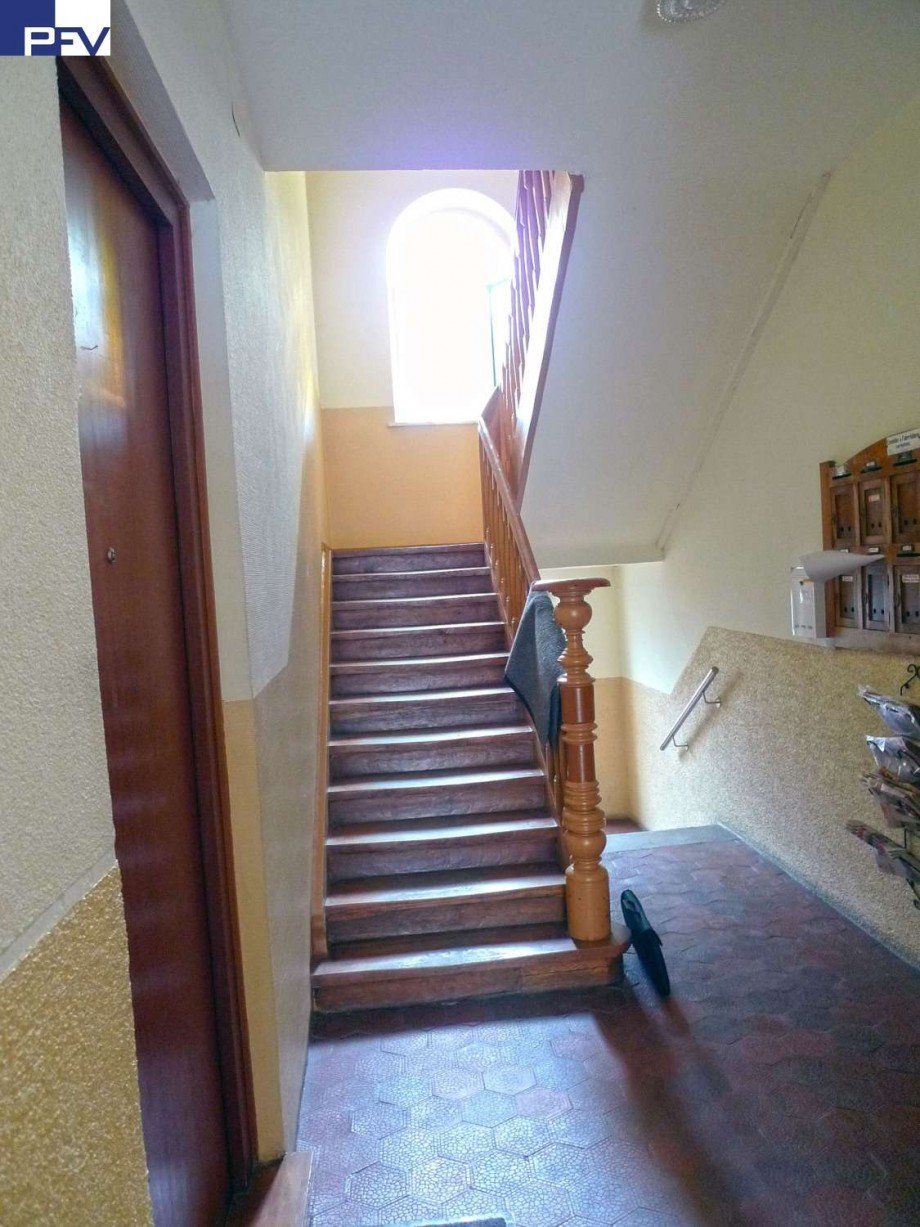 Gepflegtes Treppenhaus Renditeobjekt N�rnberg