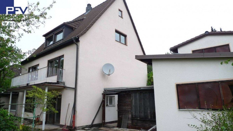 Blick auf das Haus und Garage Einfamilienhaus Worzeldorf