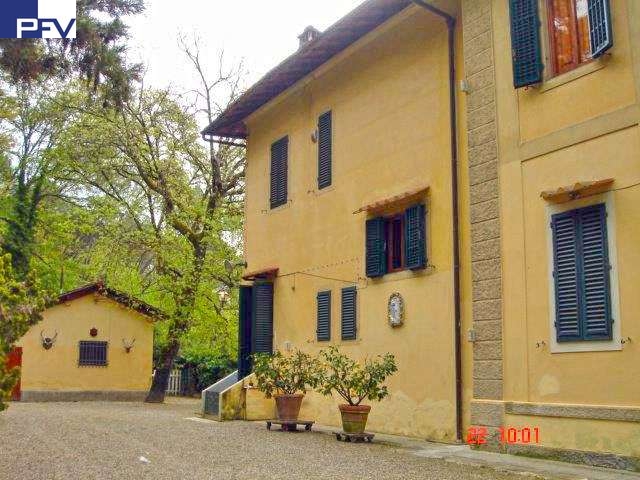 Seitenansicht und G�stehaus Villa Impruneta