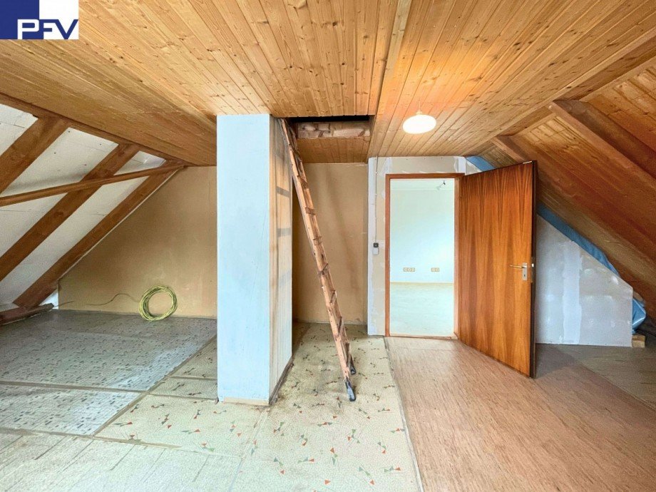 DG mit Zugang Spitzboden Einfamilienhaus Sachsen b. Ansbach