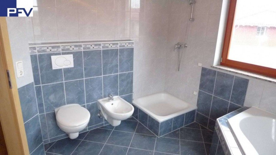 Bad mit Dusche & Wanne & Bidet Einfamilienhaus Georgensgm�nd