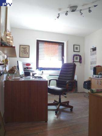 Kind (moment. Arbeiten) Reihenmittelhaus Wendelstein