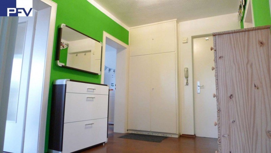 Flur - Praktischer Wandschrank Etagenwohnung N�rnberg