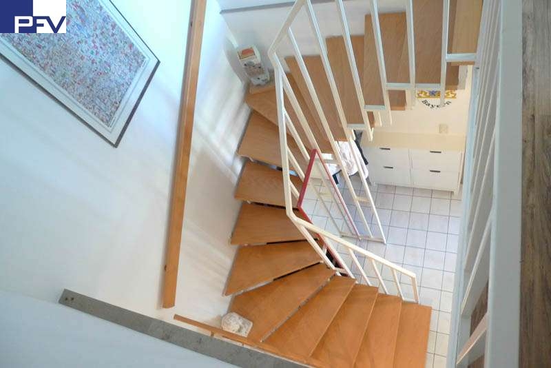 Treppe zur oberen Ebene Maisonettewohnung N�rnberg