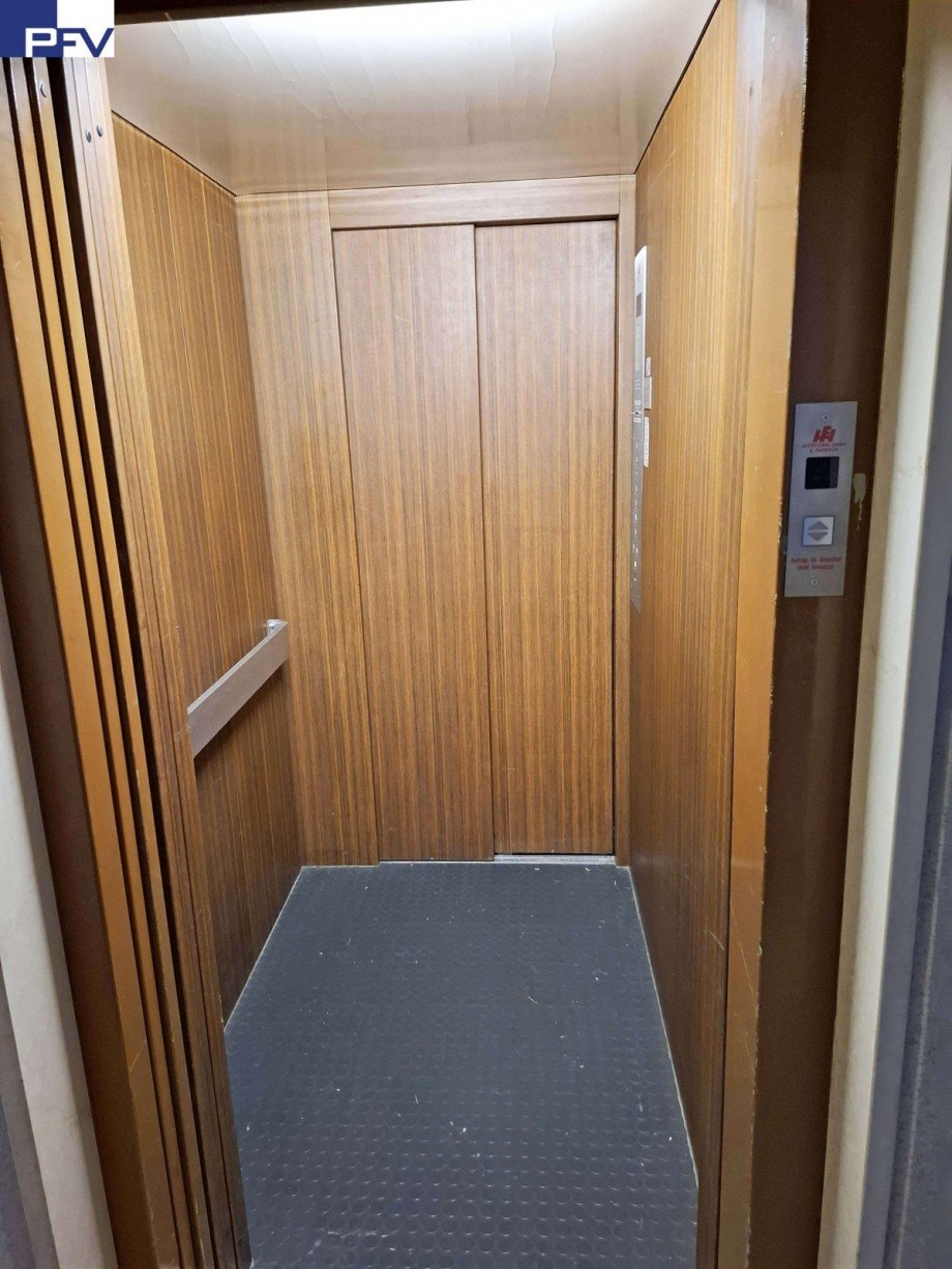 Aufzug im Anwesen Etagenwohnung N�rnberg