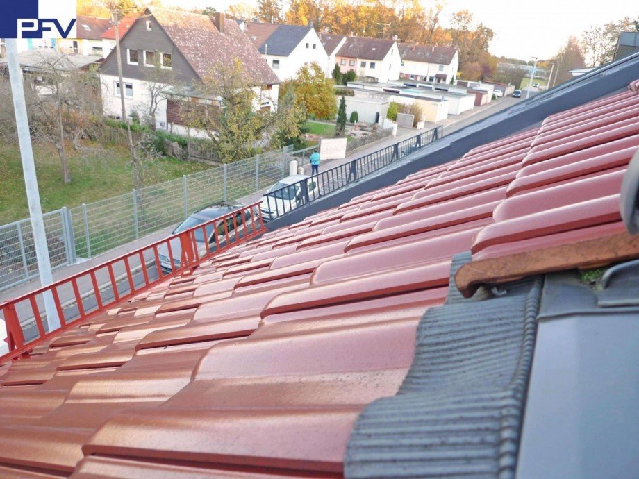 Neues Dach u. neue D�mmung Reihenmittelhaus Schwabach