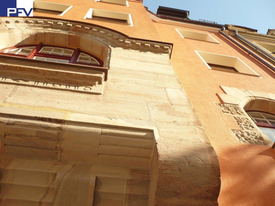 Sch�ne Fassade mit Dekoelement Dachgeschosswohnung N�rnberg