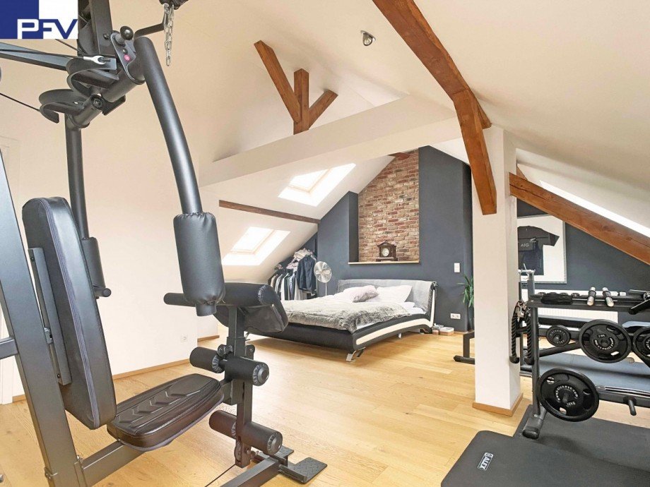 Ger�umiges Schlafzimmer (2) Dachgeschosswohnung N�rnberg