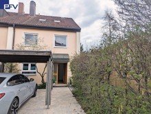 Anwesen Eingang mit Carport VERKAUFT: Gro�es und familienfreundliches Reihen-Eckhaus mit Carport