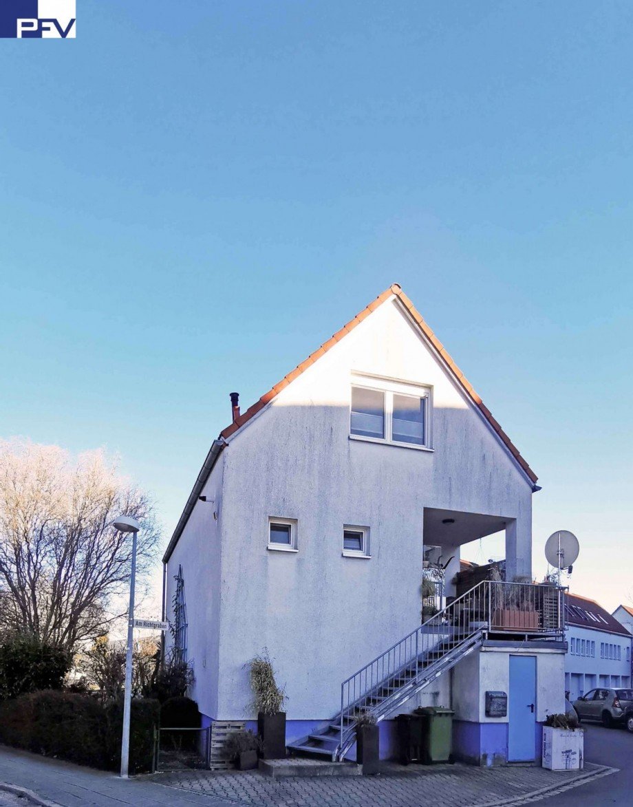 Ansicht Eingang u. Terrasse Maisonettewohnung Wendelstein