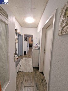 W1 Flur Fr�nkisches Haus mit 3 Wohnungen und M�glichkeit zum 6-Familien-Haus