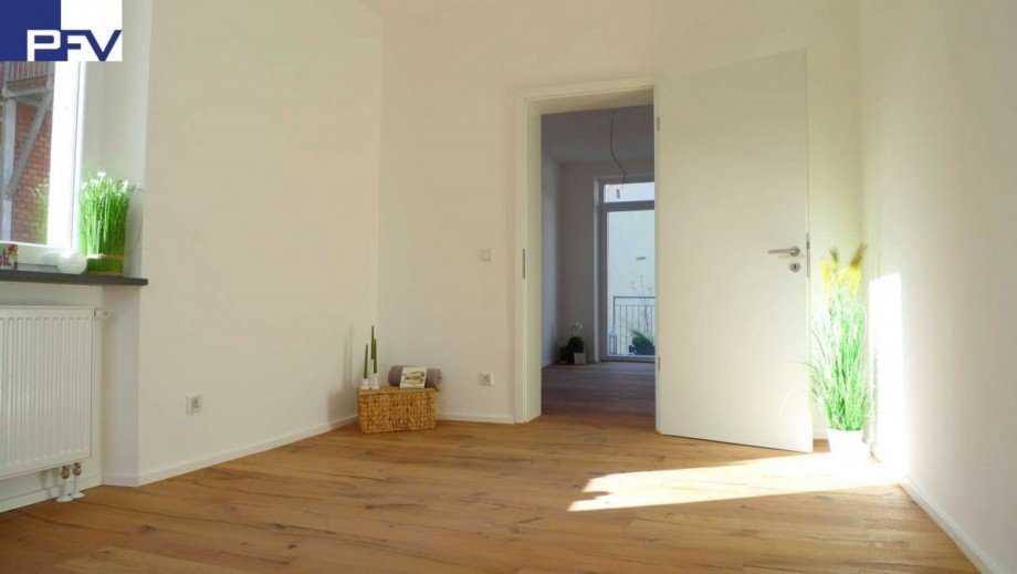 Wohnzimmer Blick zur K�che Etagenwohnung N�rnberg