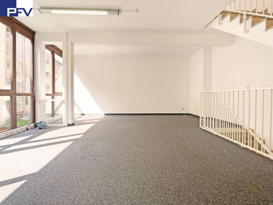 1.OG Referenzeinheit unrenoviert Stadthaus N�rnberg
