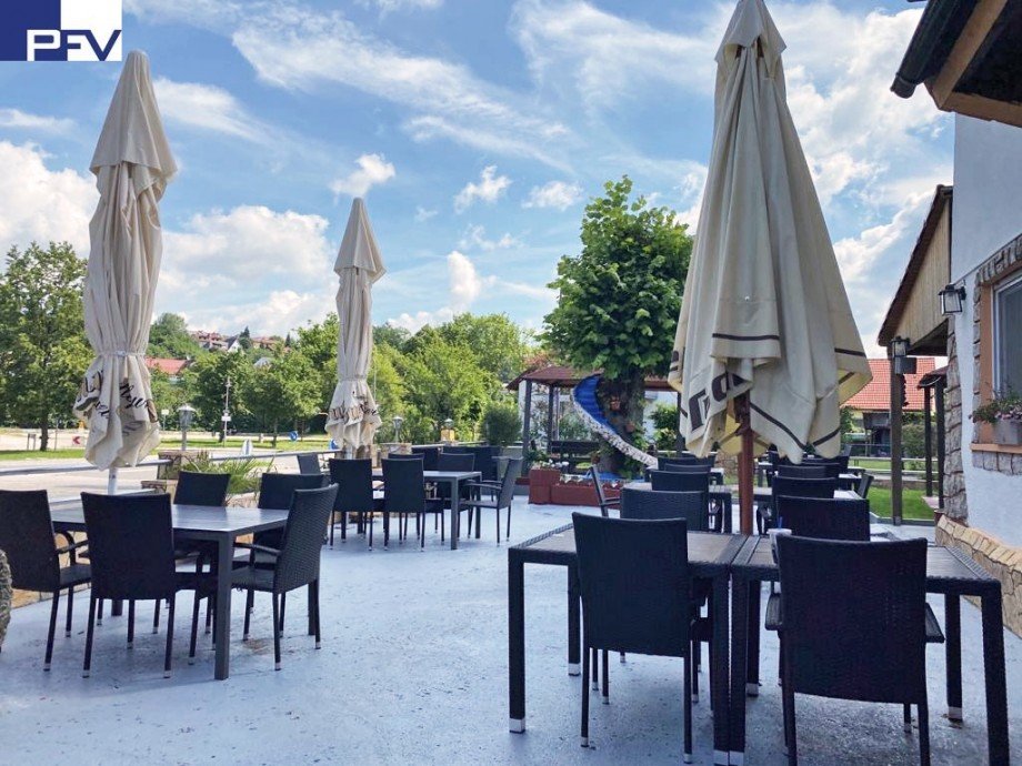 RES Terrasse im Sommer. Gastgewerbe Burgthann