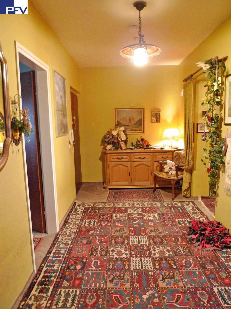 Flur-Blick zum Eingang Wohnung N�rnberg