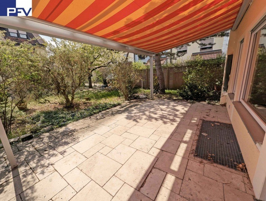 Terrasse mit Blick in den Garten Haus N�rnberg