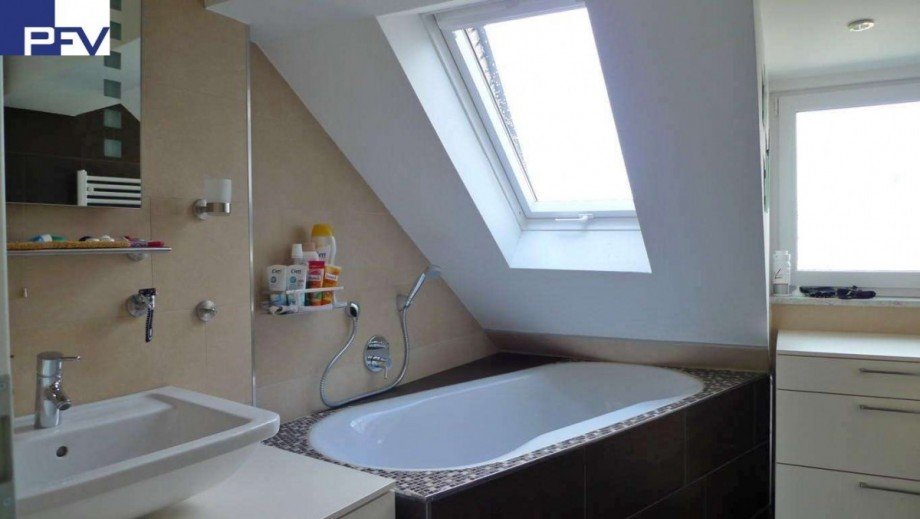 Bad mit Wanne Dachgeschosswohnung N�rnberg