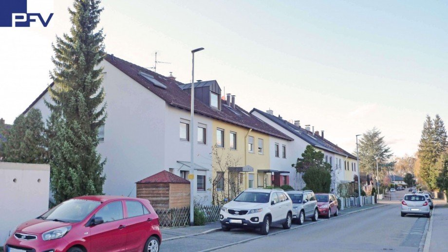 Blick in die Stra�e Reihenmittelhaus Schwabach