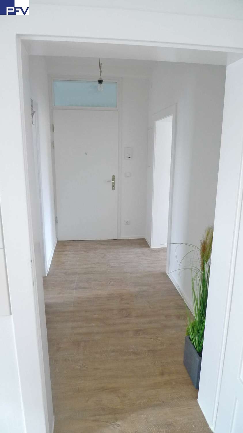 Flur - Blick Eingang Etagenwohnung N�rnberg / St. Peter
