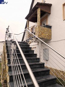 Treppe zu W2 und W3 Fr�nkisches Haus mit 3 Wohnungen und M�glichkeit zum 6-Familien-Haus