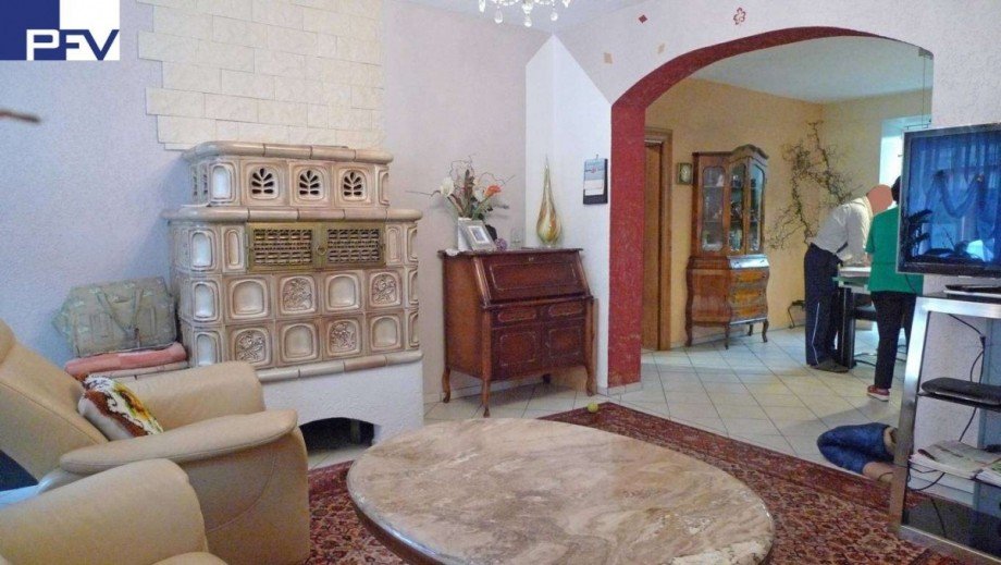 Wohnzimmer mit Kachelofen Mehrfamilienhaus N�rnberg