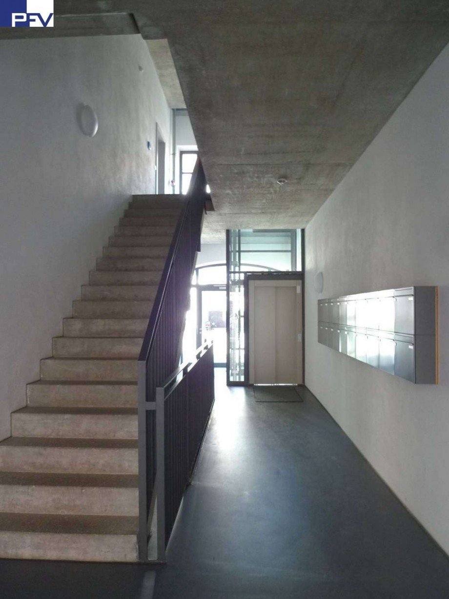 Modernes Treppenhaus - Aufzug Loft-Studio-Atelier F�rth