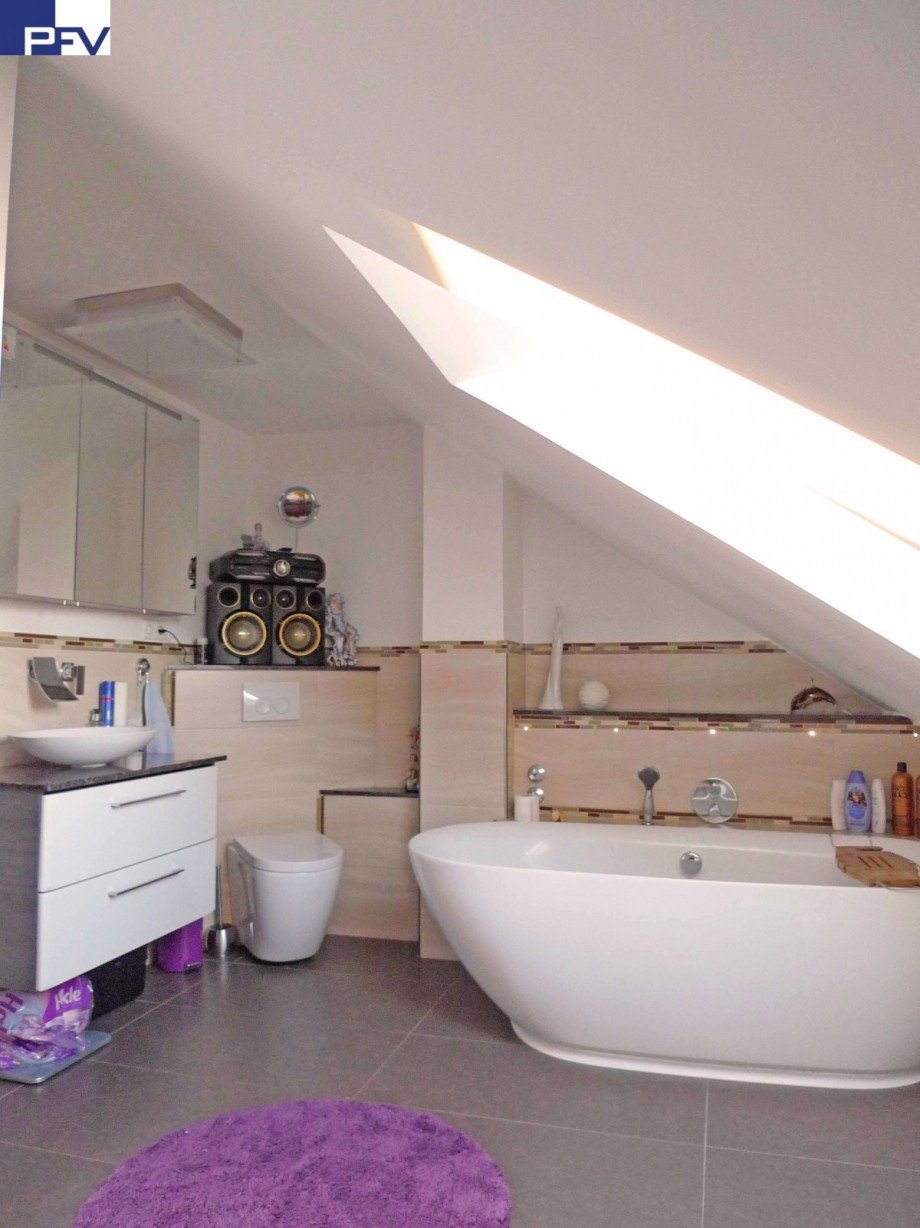 Gem�tliche Wohlf�hloase im DG Reihenmittelhaus Schwabach