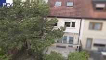 Luftansicht R�ckseite VERKAUFT: Gro�es und familienfreundliches Reihen-Eckhaus mit Carport