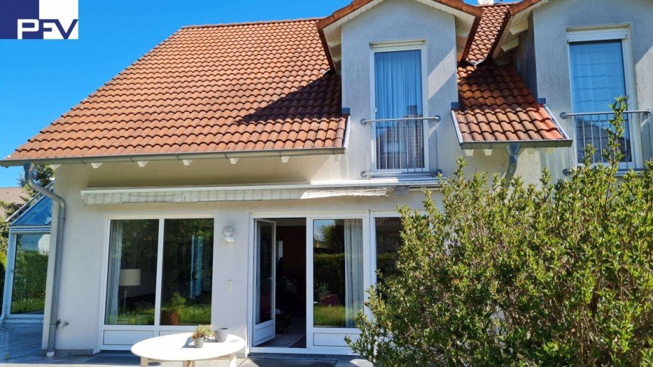 Gro�e Fensterfront Reiheneckhaus Pyrbaum