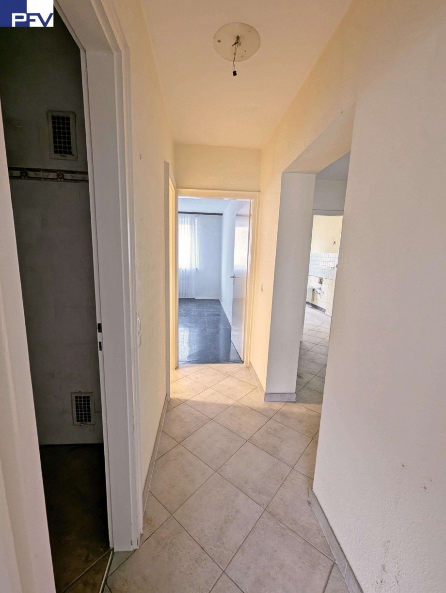 Flur-Blick Richt. Schlafen-K� Etagenwohnung N�rnberg