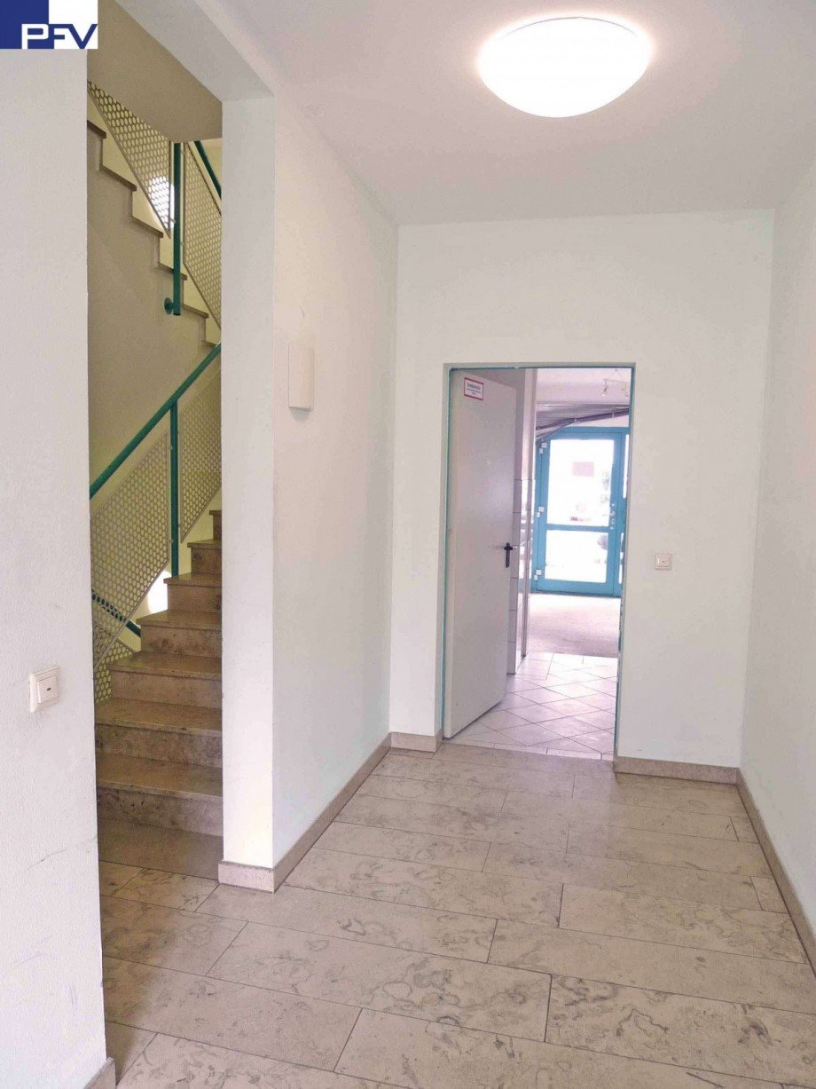 Eingang �ber Treppenhaus Einzelhandel F�rth