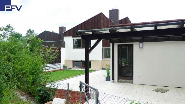 S�dseite - Garten N�rnberg Reihenmittelhaus Verkauft: Ruhe pur - Au�ergew�hnlicher Bungalow direkt am Eichenwaldgraben mit ca. 170 qm Wohnfl�che!