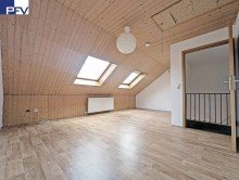 DG Zimmer 2.. VERKAUFT: Gro�es und familienfreundliches Reihen-Eckhaus mit Carport