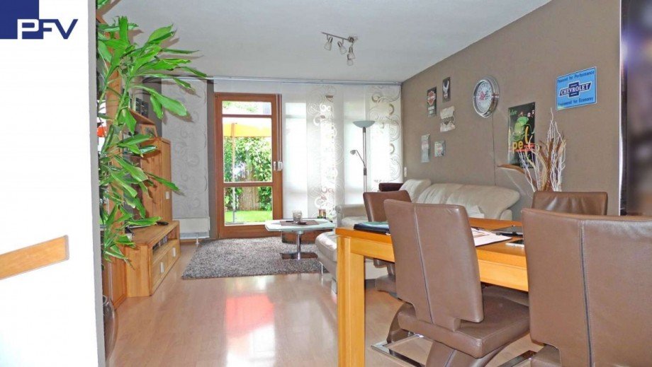 Ger�umiges helles Wohnzimmer Reihenmittelhaus Wendelstein