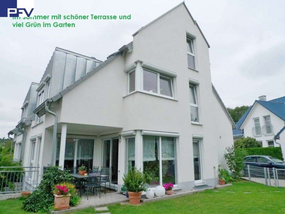 Ansicht S�d-Ost im Sommer Doppelhaush�lfte Weiherhaus