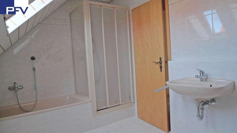 Bad mit Dusche & Wanne Doppelhaush�lfte Merkendorf