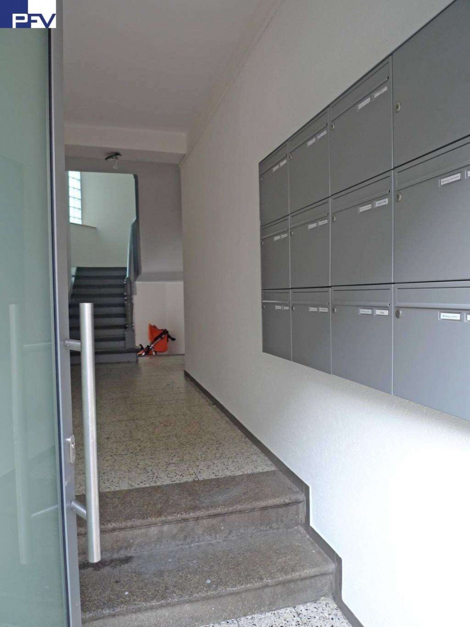 Eingang Anwesen Dachgeschosswohnung N�rnberg