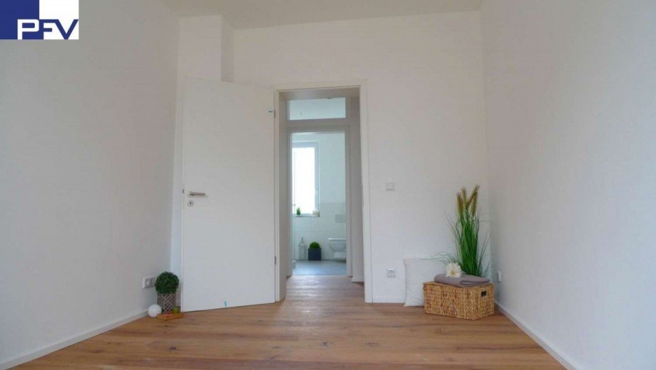 Schlafzimmer Blick zum Bad Etagenwohnung N�rnberg